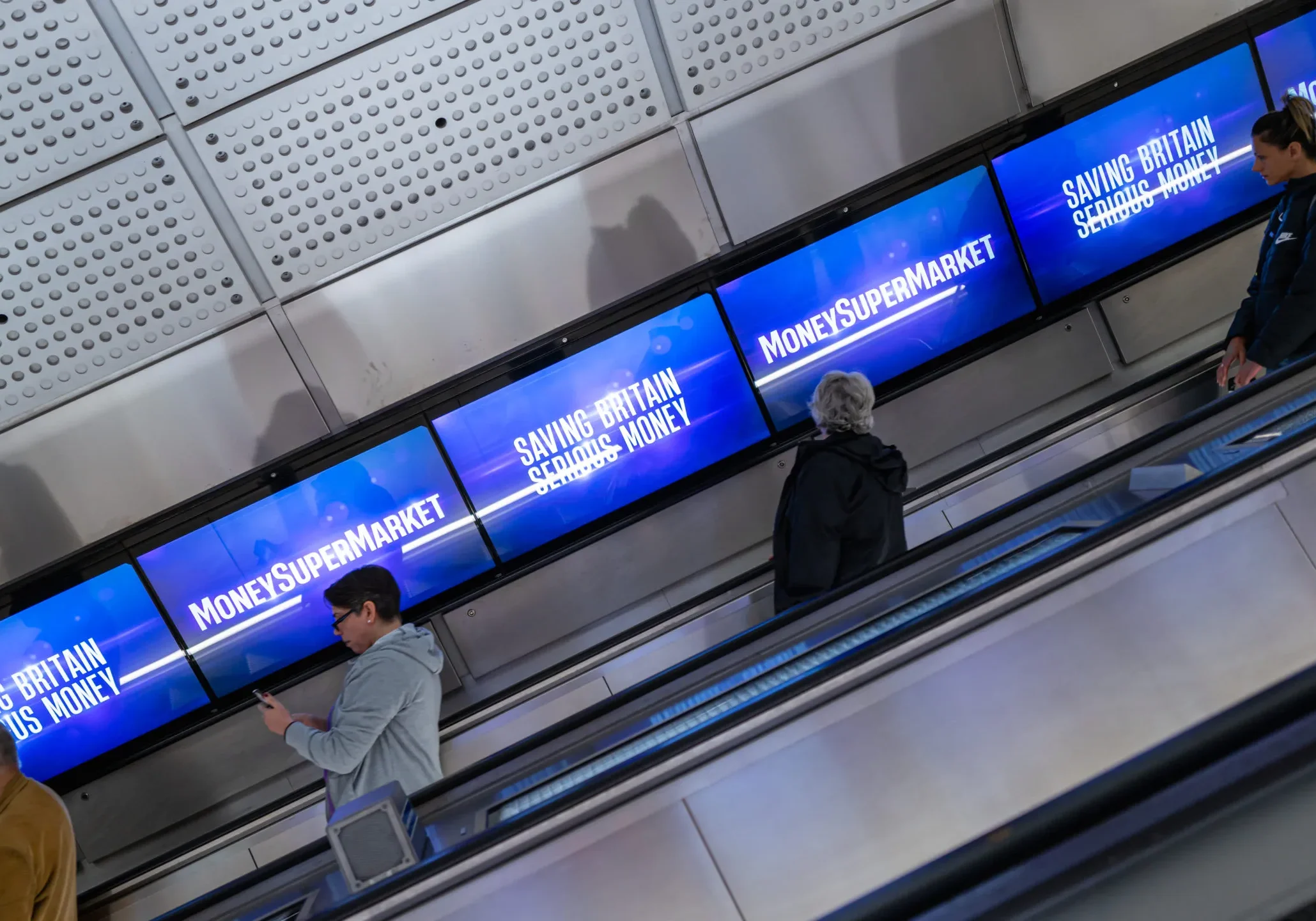 An advert for Money Supermarket on the London Underground using digital ribbons.